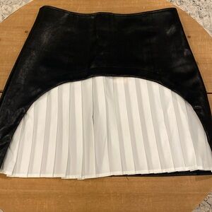 NWT Micas pleated skirt